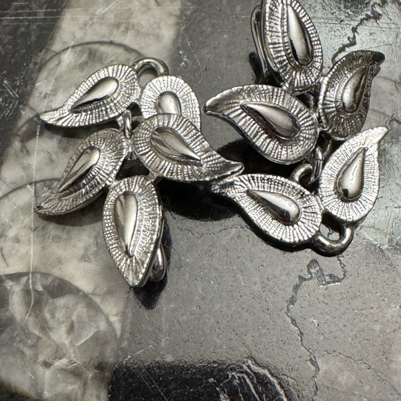 Sarah Coventry Jewelry - Sarah Coventry Silver pierced Leaf floral Earrings